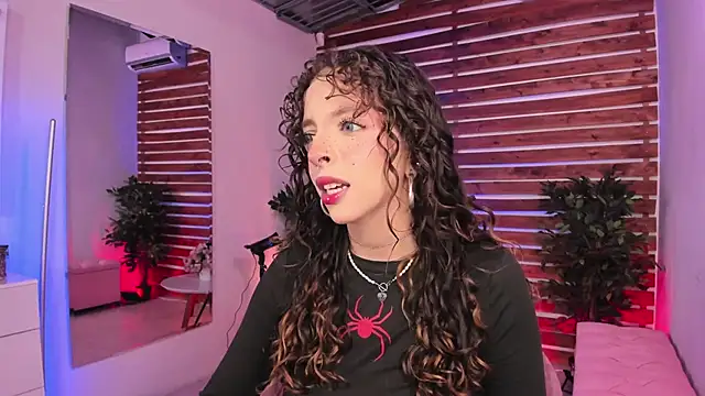 Sapphire Venuss online show from 10.05.25