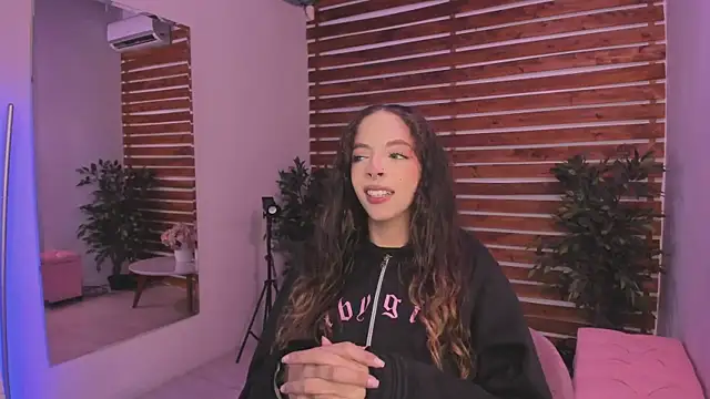 Sapphire Venuss online show from 11.27.25