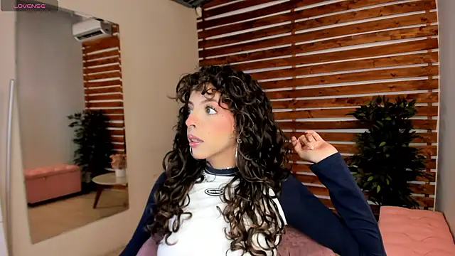 Sapphire Venuss online show from 01.14.26