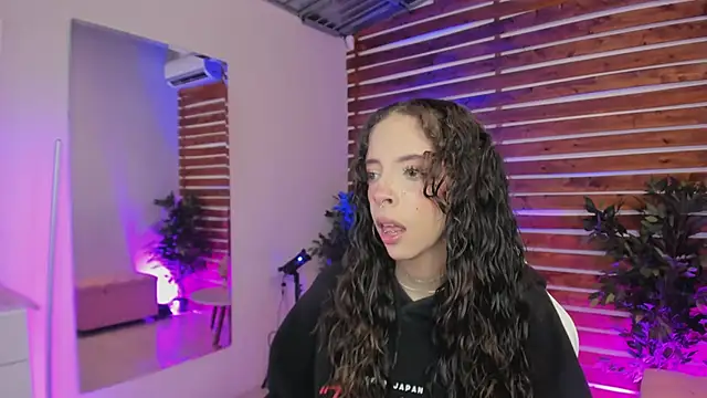 Sapphire Venuss online show from 02.26.26