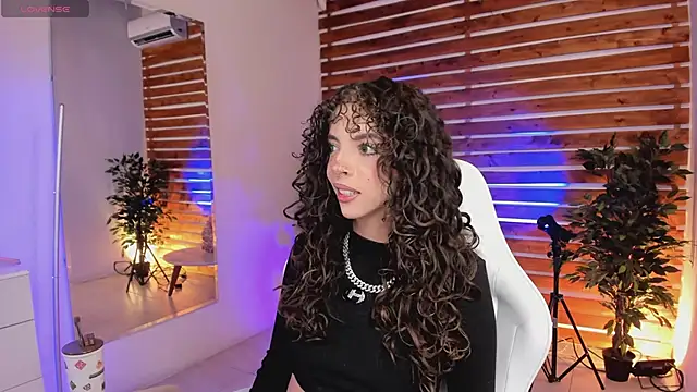 Sapphire Venuss online show from 04.12.26