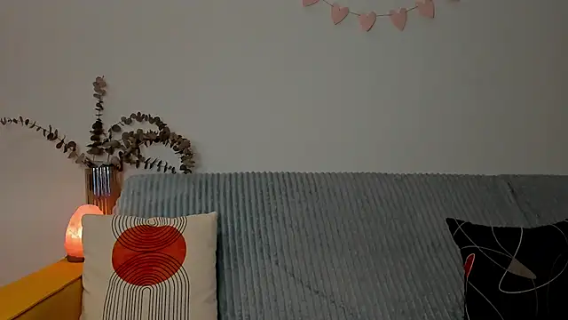 erika hoiree online show from 11.08.25