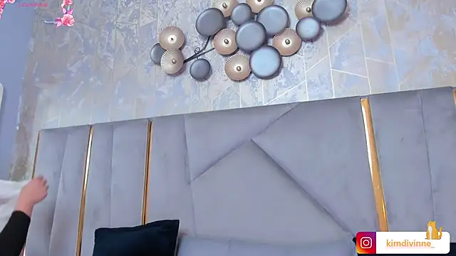 KimDevinne online show from 02.20.25