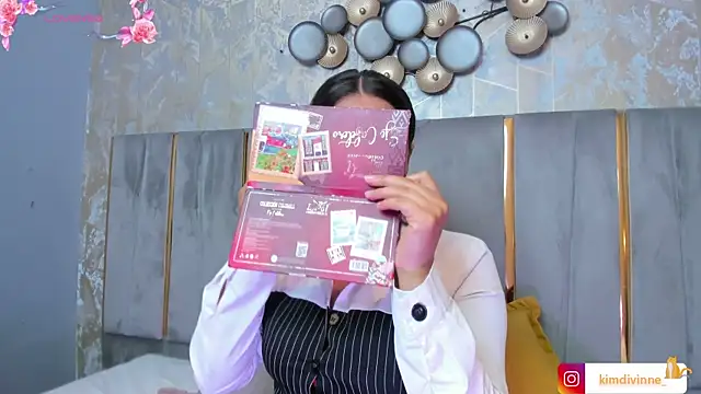 KimDevinne online show from 10.11.25