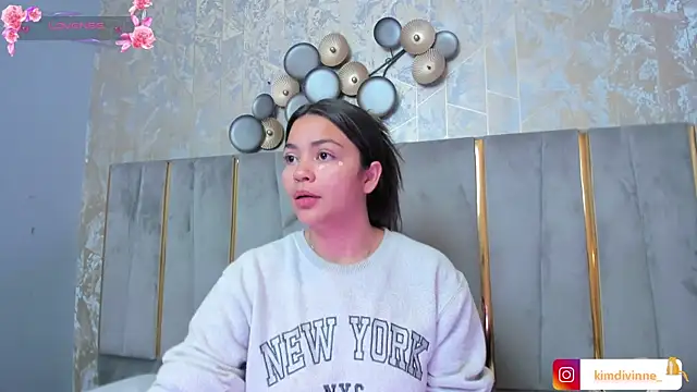 KimDevinne online show from 11.12.25