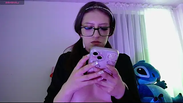 Snapshot of Aurora_blossom__ chatting on 03.08.25 Aurora blossom online show from 03.08.25
