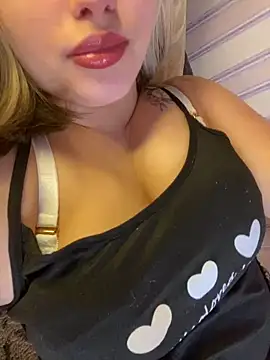 Snapshot of 69Laura696 chatting on 01.23.25 69Laura696 online show from 01.23.25