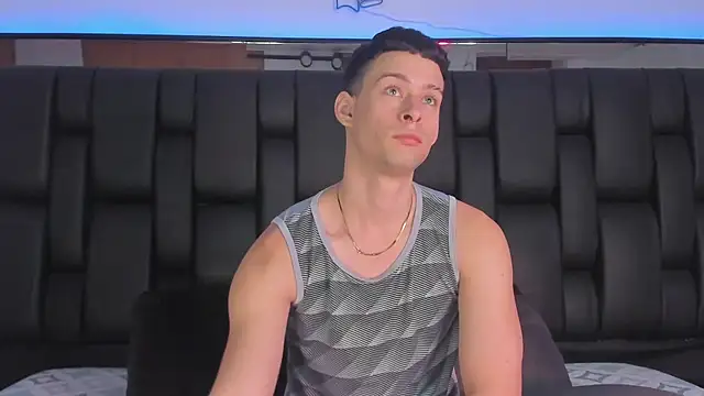 JadeSmiith  online show from 02.13.25