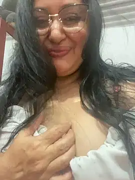 Snapshot of Gia_Nahomi chatting on 01.07.25 Gia Nahomi online show from 01.07.25