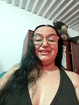 Snapshot of Gia_Nahomi chatting on 01.11.25 Gia Nahomi online show from 01.11.25