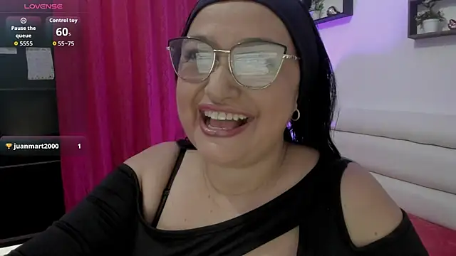 Snapshot of Gia_Nahomi chatting on 10.11.25 Gia Nahomi online show from 10.11.25