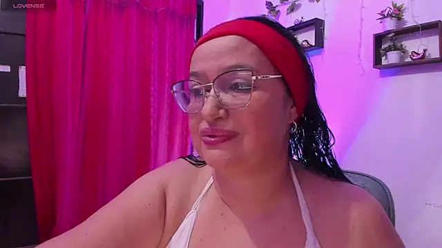 Snapshot of Gia_Nahomi chatting on 11.14.25 Gia Nahomi online show from 11.14.25