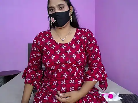 Hot Maleka online show from 10.17.25