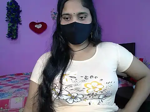 Snapshot of Hot_Maleka chatting on 04.19.26 Hot Maleka online show from 04.19.26
