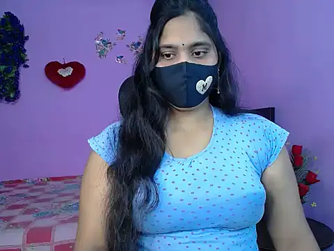 Snapshot of Hot_Maleka chatting on 04.28.26 Hot Maleka online show from 04.28.26