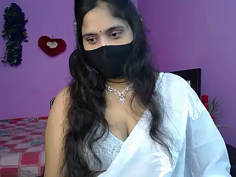 Snapshot of Hot_Maleka chatting on 05.17.26 Hot Maleka online show from 05.17.26