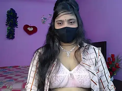 Snapshot of Hot_Maleka chatting on 05.25.26 Hot Maleka online show from 05.25.26