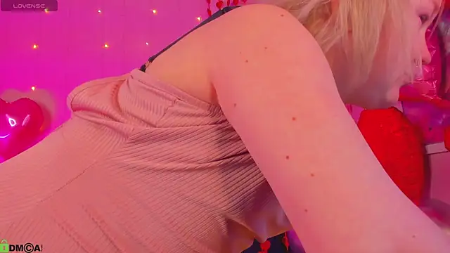 Snapshot of Sara_Robinson chatting on 02.14.26 Sara Robinson online show from 02.14.26