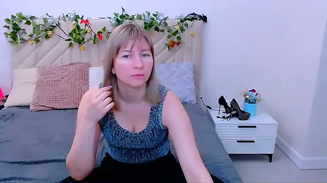 Snapshot of Incredible_Ariela chatting on 03.04.26 Incredible Ariela online show from 03.04.26