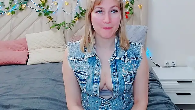 Snapshot of Incredible_Ariela chatting on 03.24.26 Incredible Ariela online show from 03.24.26