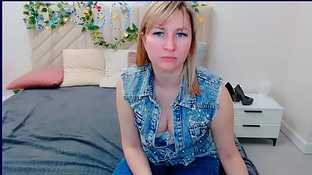 Snapshot of Incredible_Ariela chatting on 03.26.26 Incredible Ariela online show from 03.26.26