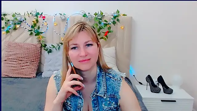 Snapshot of Incredible_Ariela chatting on 03.27.26 Incredible Ariela online show from 03.27.26