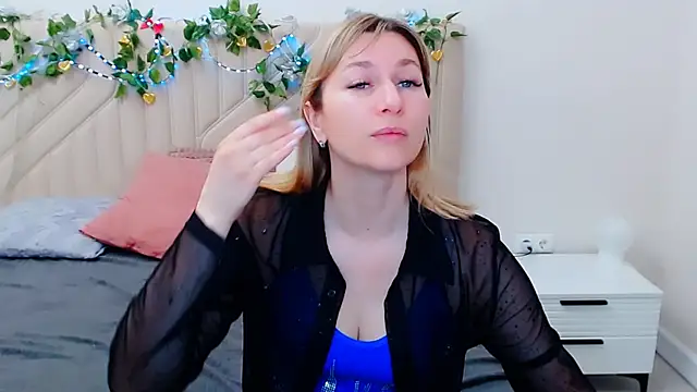 Snapshot of Incredible_Ariela chatting on 04.10.26 Incredible Ariela online show from 04.10.26