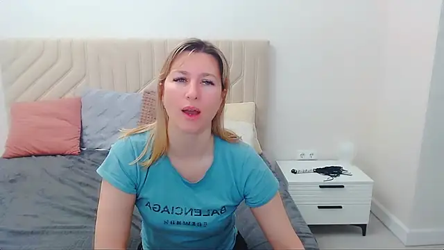 Snapshot of Incredible_Ariela chatting on 05.19.26 Incredible Ariela online show from 05.19.26