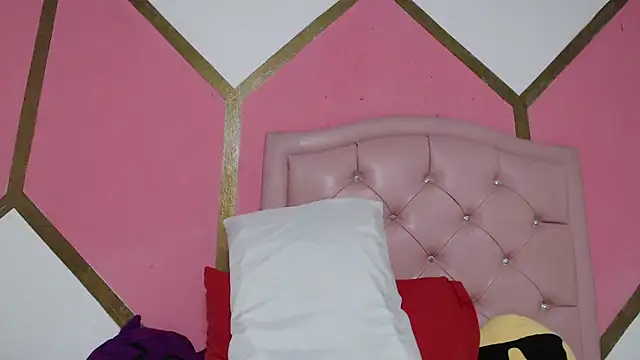 Vicky Love  online show from 01.31.25