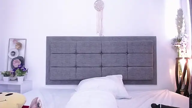 Vicky Love  online show from 03.11.25