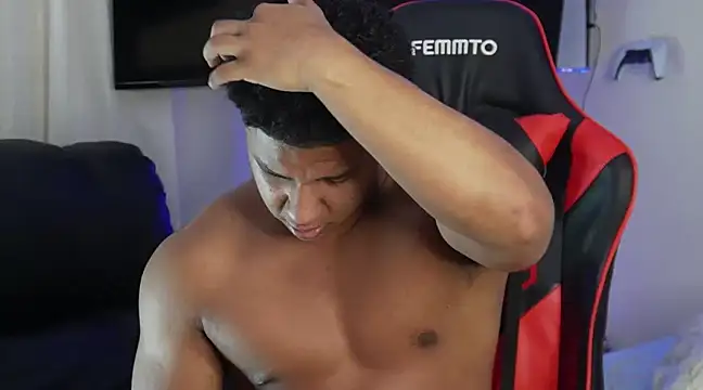 Snapshot of May_Dylan1 chatting on 12.13.24 May Dylan1 online show from 12.13.24