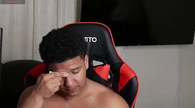 Snapshot of May_Dylan1 chatting on 12.28.24 May Dylan1 online show from 12.28.24