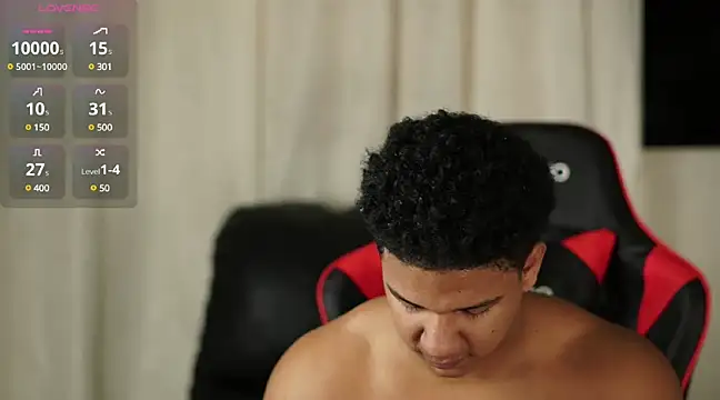 Snapshot of May_Dylan1 chatting on 01.01.25 May Dylan1 online show from 01.01.25