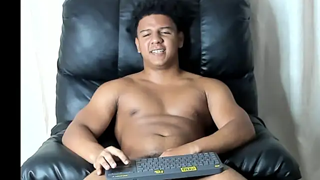 Snapshot of May_Dylan1 chatting on 03.21.25 May Dylan1 online show from 03.21.25