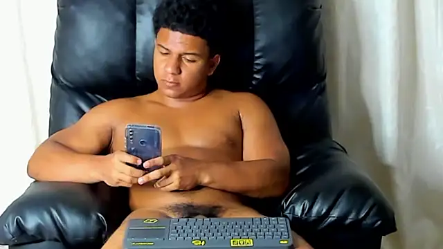 Snapshot of May_Dylan1 chatting on 03.21.25 May Dylan1 online show from 03.21.25