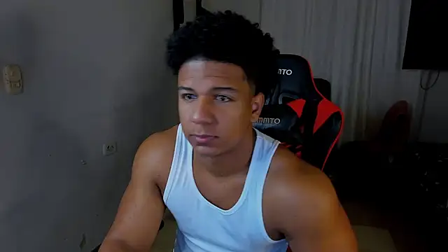 Snapshot of May_Dylan1 chatting on 10.06.25 May Dylan1 online show from 10.06.25