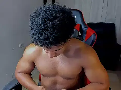 Snapshot of May_Dylan1 chatting on 10.12.25 May Dylan1 online show from 10.12.25