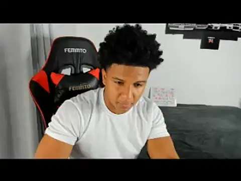 Snapshot of May_Dylan1 chatting on 11.27.25 May Dylan1 online show from 11.27.25