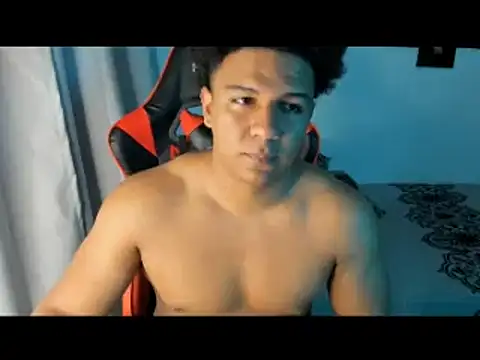 Snapshot of May_Dylan1 chatting on 12.04.25 May Dylan1 online show from 12.04.25