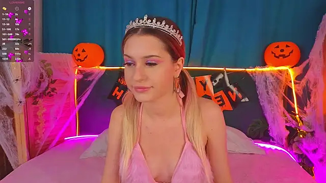 AlinaWalters online show from 10.25.25