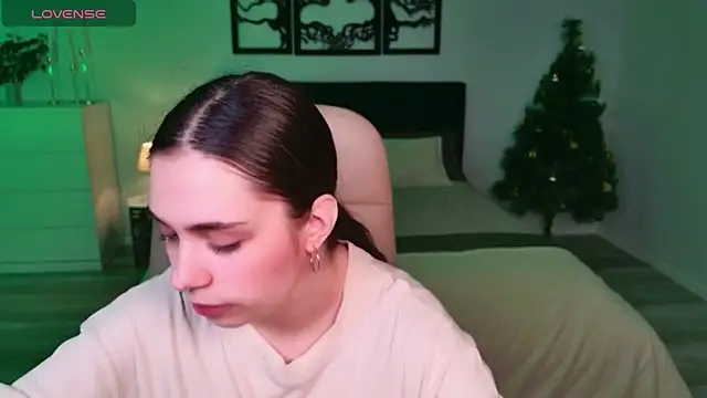 DaniellaLovely online show from 12.19.25