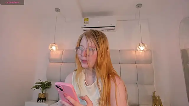 Snapshot of Alexa_Handler chatting on 10.19.25 Alexa Handler online show from 10.19.25
