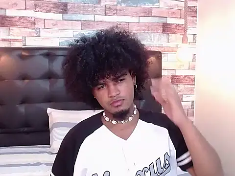 Snapshot of JaicobRuneer chatting on 10.05.25 JaicobRuneer online show from 10.05.25