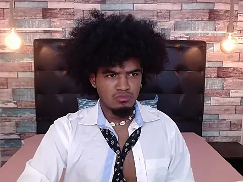 Snapshot of JaicobRuneer chatting on 10.07.25 JaicobRuneer online show from 10.07.25