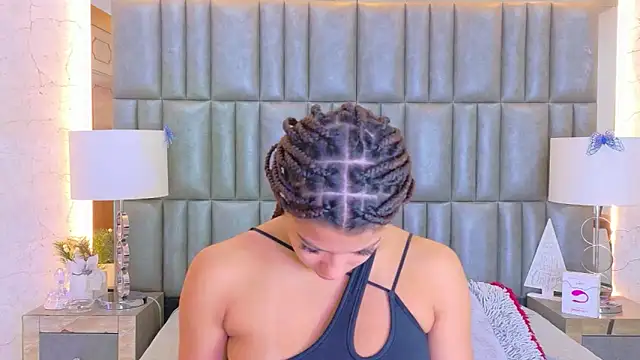 TiaraRosse online show from 02.12.26