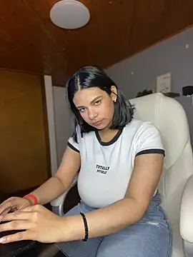 Snapshot of Isabella_boobd chatting on 01.03.25 Isabella boobd online show from 01.03.25