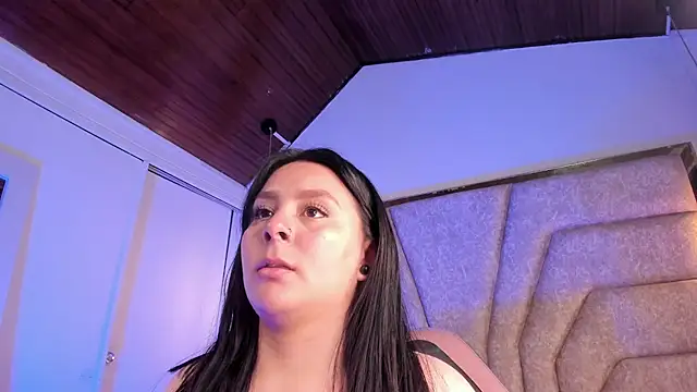 EmaJames25 online show from 11.14.25