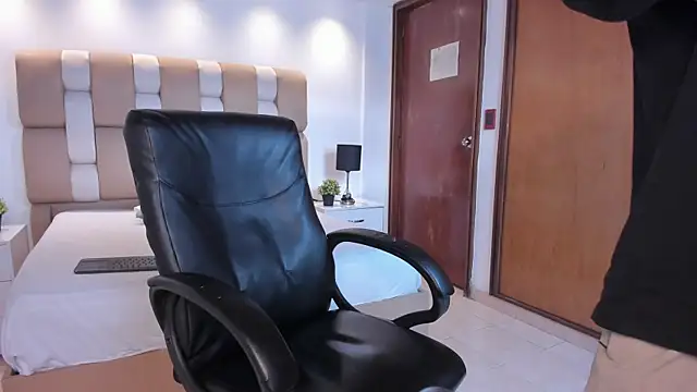 Aaron Scoot online show from 04.11.26