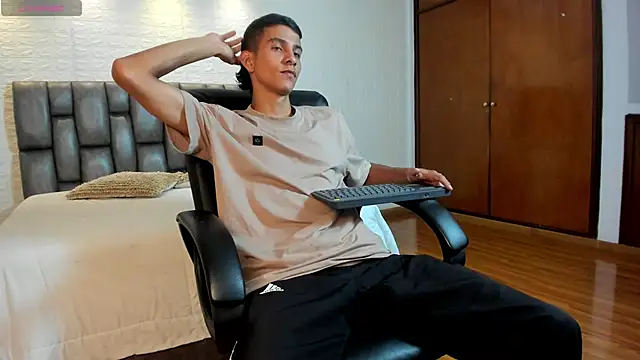 Aaron Scoot online show from 04.14.26