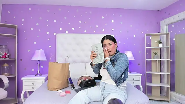 scarlette 15  online show from 11.20.25